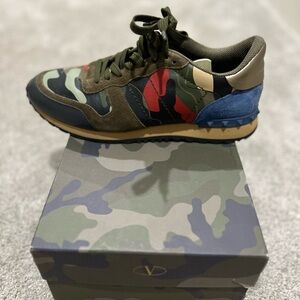 Size 10 Valentino tennis shoes